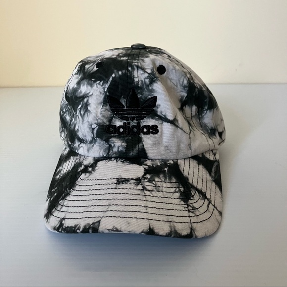 Adidas Originals Relaxed Tie-Dye Strapback hat in a black and white colorway - Picture 2 of 8